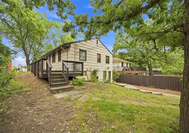 Photo 3 of Sale Pending at 7720 Edgebrook Dr, Saint Louis Park, MN 55426 | MLS# 7127723 | Listing updated on 2026-09-15