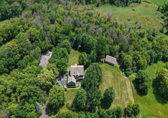 Photo 3 of Single family home for sale at 4749 S Lake Sarah Dr, Maple Plain, MN 55359 | MLS# 7127737 | Listing updated on 2026-10-05