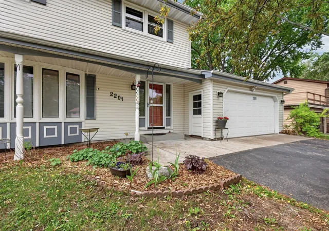 Photo 3 of Sale Pending at 2201 Mounds Ave, Saint Paul, MN 55112 | MLS# 7127807 | Listing updated on 2026-09-08