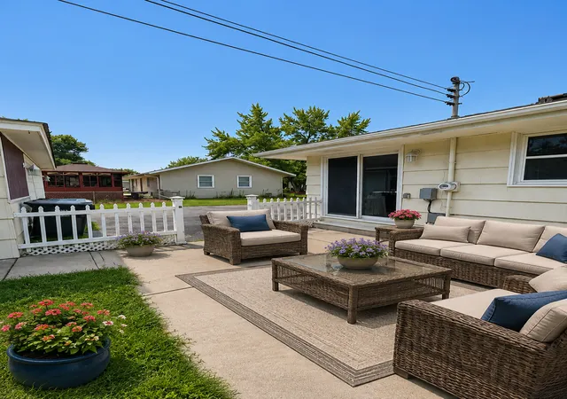 Photo 3 of Sale Pending at 11219 Bittersweet St Nw, Minneapolis, MN 55433 | MLS# 7127902 | Listing updated on 2026-09-11