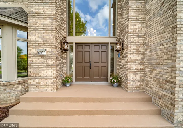 Photo 2 of Mansion for sale at 6102 Creek Ridge Ct, Minnetonka, MN 55345 | MLS# 7128012 | Listing updated on 2026-09-13