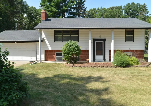 Photo 1 of Sale Pending at 2226 Pleasant View Dr, Saint Paul, MN 55112 | MLS# 7128280 | Listing updated on 2026-10-12