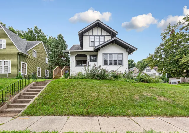 Photo 1 of Sale Pending at 127 Lake Park Blvd, Fairmont, MN 56031 | MLS# 7128316 | Listing updated on 2026-09-11