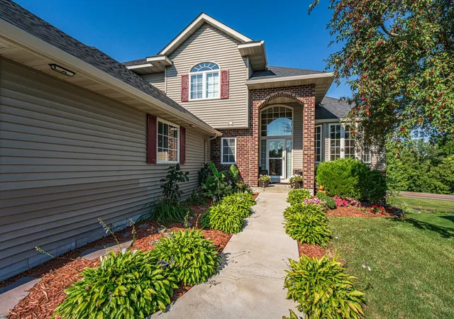 Photo 3 of Sale Pending at 852 Bridle Crk Dr, Jordan, MN 55352 | MLS# 7128353 | Listing updated on 2026-09-09