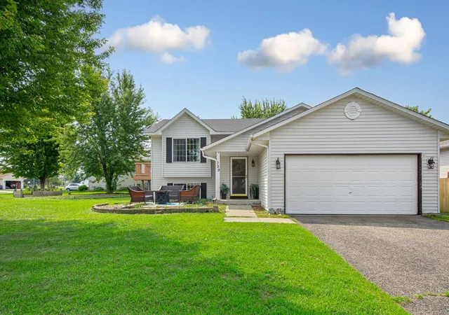 Photo 2 of Sale Pending at 729 Heritage Ln, Belle Plaine, MN 56011 | MLS# 7128402 | Listing updated on 2026-09-21