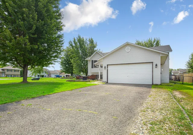 Photo 3 of Sale Pending at 729 Heritage Ln, Belle Plaine, MN 56011 | MLS# 7128402 | Listing updated on 2026-09-21