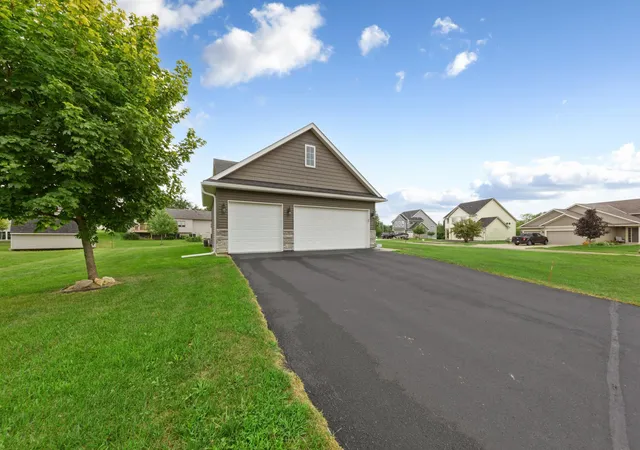 Photo 3 of Single family home for sale at 2401 Foxtail Ln, Faribault, MN 55021 | MLS# 7128444 | Listing updated on 2026-10-07