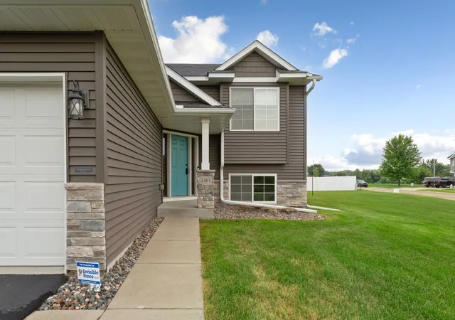 Photo 4 of Single family home for sale at 2401 Foxtail Ln, Faribault, MN 55021 | MLS# 7128444 | Listing updated on 2026-10-07