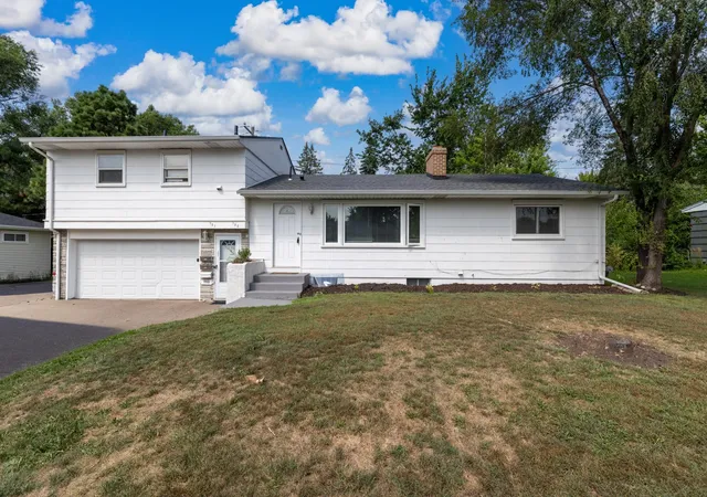 Photo 3 of Multi family home for sale at 725 Robinwood Ln, Hopkins, MN 55305 | MLS# 7128524 | Listing updated on 2026-09-10