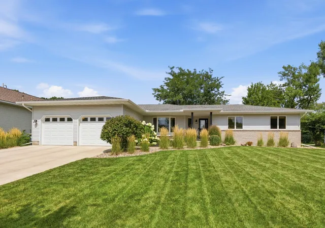 Photo 1 of Single family home for sale at 137 Elk Dr Se, Hutchinson, MN 55350 | MLS# 7128672 | Listing updated on 2026-09-21