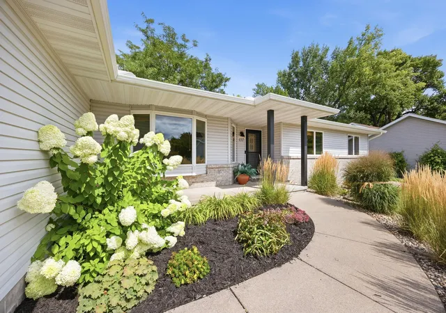Photo 3 of Single family home for sale at 137 Elk Dr Se, Hutchinson, MN 55350 | MLS# 7128672 | Listing updated on 2026-09-21