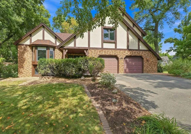 Photo 1 of Single family home for sale at 7885 Lower 139th Ct, Apple Valley, MN 55124 | MLS# 7128840 | Listing updated on 2026-09-14