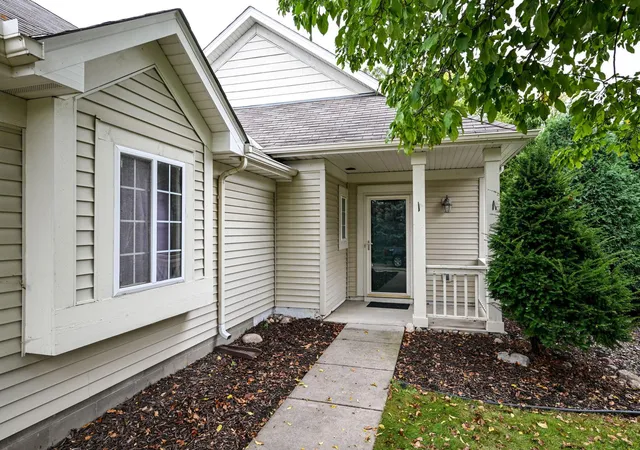 Photo 2 of Sale Pending at 4210 Lawndale Ln N, Minneapolis, MN 55446 | MLS# 7129048 | Listing updated on 2026-09-15