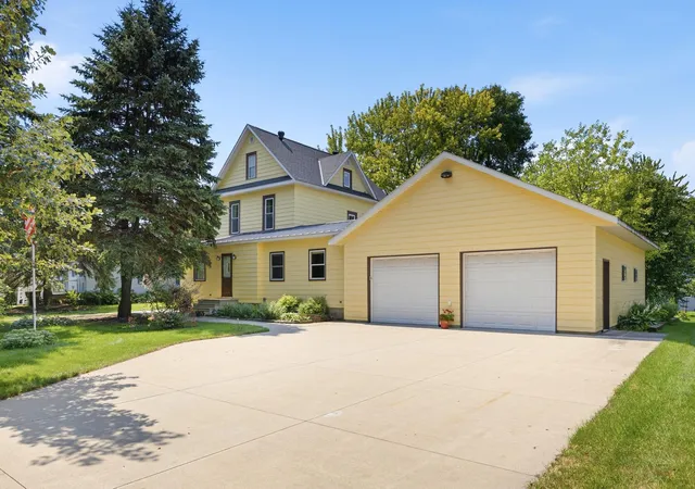 Photo 2 of Single family home for sale at 120 3rd Street W, Hector, MN 55342 | MLS# 7129168 | Listing updated on 2026-09-15