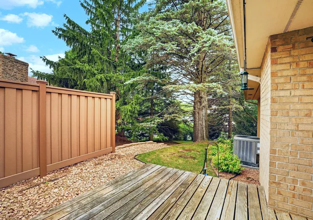 Photo 2 of Single family home for sale at 7055 Robinwood Trl, Saint Paul, MN 55125 | MLS# 7129179 | Listing updated on 2026-09-08
