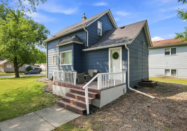 Photo 2 of Single family home for sale at 1331 10th Avenue N, Fargo, ND 58102 | MLS# 7129241 | Listing updated on 2026-09-10