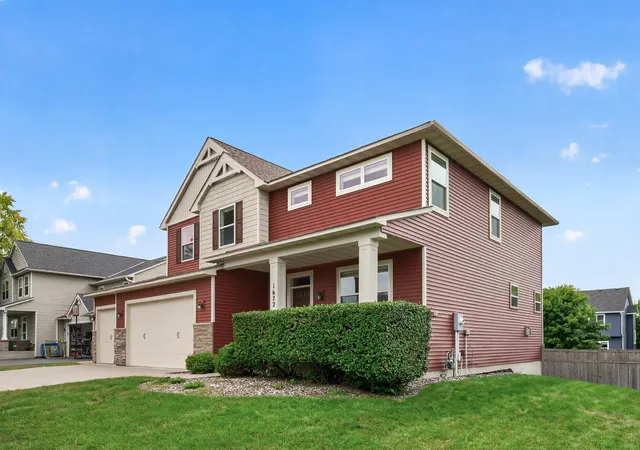Photo 2 of Single family home for sale at 1672 Lenox Dr, Waconia, MN 55387 | MLS# 7129551 | Listing updated on 2026-09-11