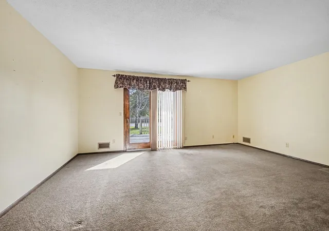 Photo 4 of Single family home for sale at 5520 Saint Stephens St, Saint Paul, MN 55112 | MLS# 7129753 | Listing updated on 2026-09-15
