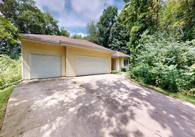 Photo 1 of Single family home for sale at 615 Trollwood Dr, Albert Lea, MN 56007 | MLS# 7129936 | Listing updated on 2026-09-29