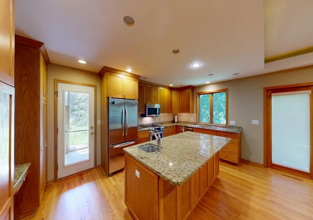 Photo 3 of Single family home for sale at 615 Trollwood Dr, Albert Lea, MN 56007 | MLS# 7129936 | Listing updated on 2026-09-29