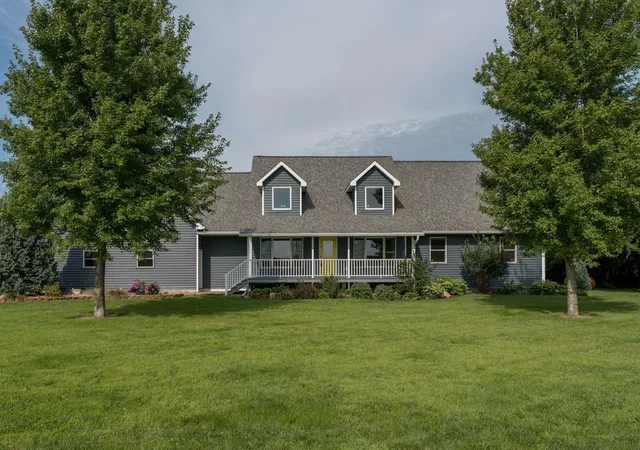 Photo 1 of Single family home for sale at 18500 510Th Ave, Lake Crystal, MN 56055 | MLS# 7129937 | Listing updated on 2026-10-05
