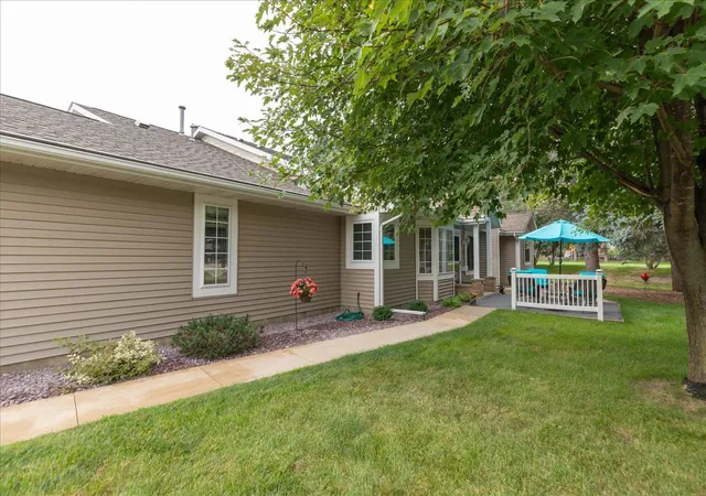 Photo 3 of Sale Pending at 1895 Waterford Pl Sw, Rochester, MN 55902 | MLS# 7129966 | Listing updated on 2026-09-15