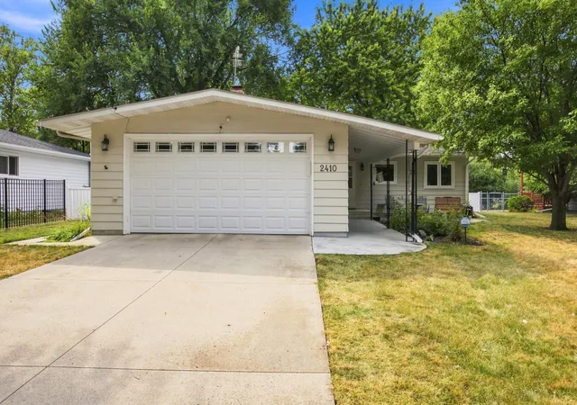 Photo 1 of Single family home for sale at 2410 Evergreen Rd N, Fargo, ND 58102 | MLS# 7130043 | Listing updated on 2026-09-14