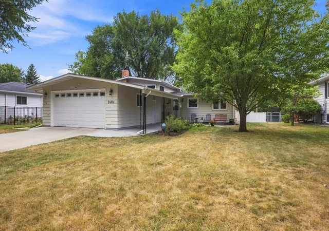 Photo 2 of Single family home for sale at 2410 Evergreen Rd N, Fargo, ND 58102 | MLS# 7130043 | Listing updated on 2026-09-14