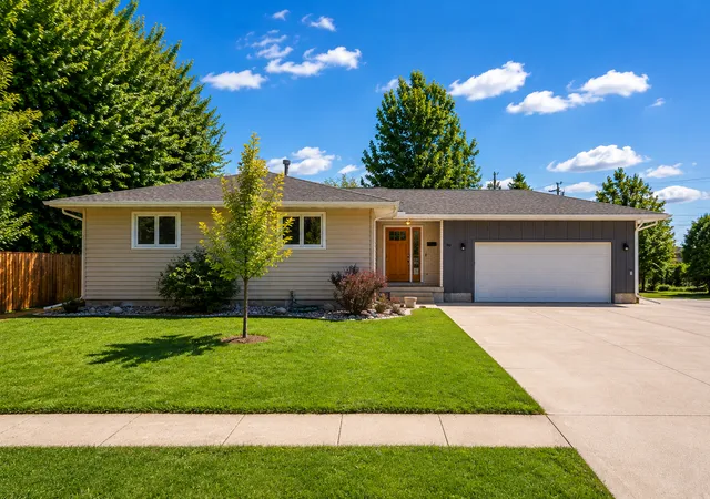Photo 1 of Single family home for sale at 90 Forest Ave N, Fargo, ND 58102 | MLS# 7130084 | Listing updated on 2026-09-15