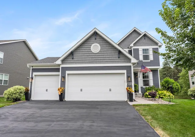 Photo 3 of Single family home for sale at 1420 Summit Ct, Stillwater, MN 55082 | MLS# 7130260 | Listing updated on 2026-09-14