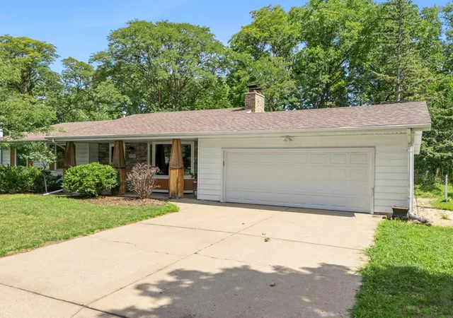 Photo 1 of Sale Pending at 9725 Queen Rd, Bloomington, MN 55431 | MLS# 7130270 | Listing updated on 2026-09-11