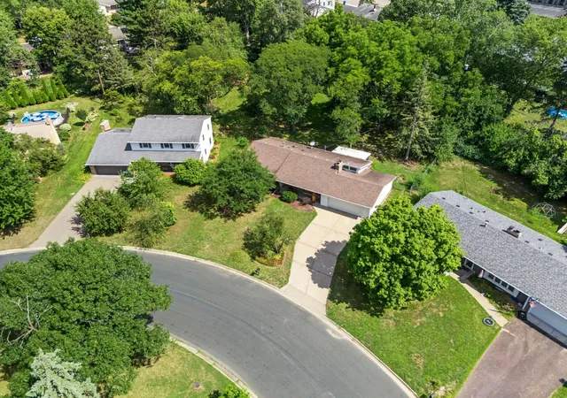 Photo 2 of Sale Pending at 9725 Queen Rd, Bloomington, MN 55431 | MLS# 7130270 | Listing updated on 2026-09-11