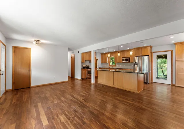 Photo 3 of Sale Pending at 9725 Queen Rd, Bloomington, MN 55431 | MLS# 7130270 | Listing updated on 2026-09-11
