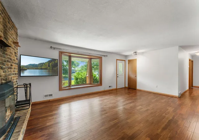 Photo 3 of Sale Pending at 9725 Queen Rd, Bloomington, MN 55431 | MLS# 7130270 | Listing updated on 2026-09-11