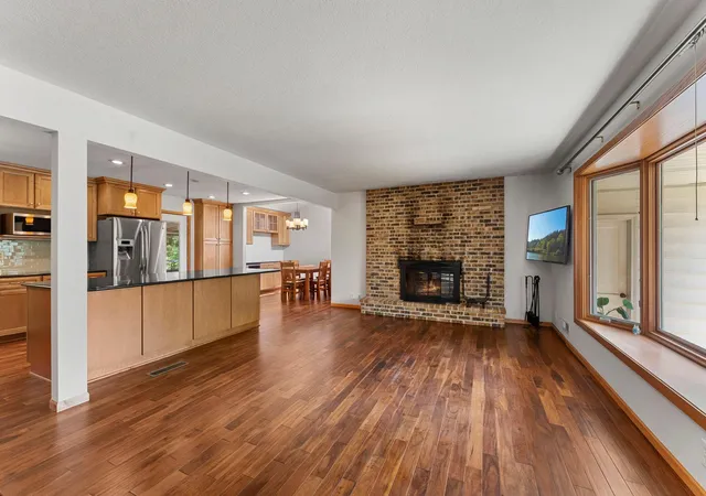 Photo 4 of Sale Pending at 9725 Queen Rd, Bloomington, MN 55431 | MLS# 7130270 | Listing updated on 2026-09-11