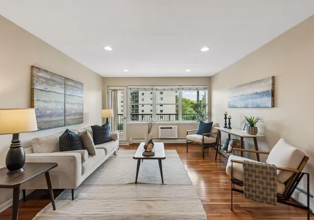 Photo 4 of Sale Pending at 3150 Excelsior Blvd #401, Minneapolis, MN 55416 | MLS# 7130340 | Listing updated on 2026-10-05