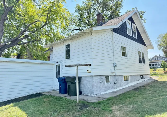 Photo 3 of Single family home for sale at 509 E Vernon Ave, Fergus Falls, MN 56537 | MLS# 7130371 | Listing updated on 2026-09-10