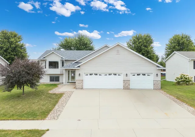 Photo 1 of Single family home for sale at 506 7th Avenue Ne, Byron, MN 55920 | MLS# 7130427 | Listing updated on 2026-09-15
