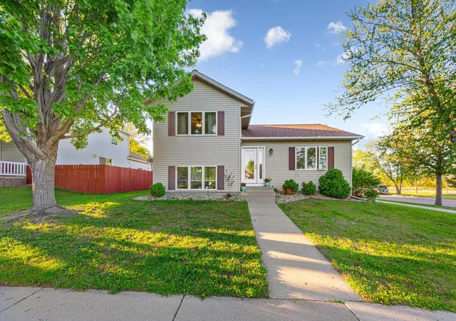 Photo 1 of Sale Pending at 601 Bassford St, Saint Peter, MN 56082 | MLS# 7130593 | Listing updated on 2026-09-12