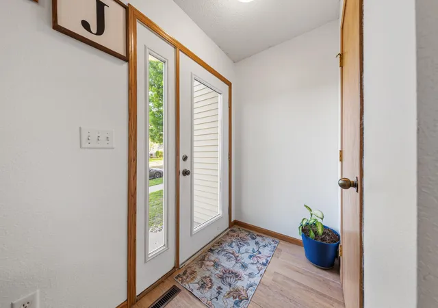 Photo 2 of Sale Pending at 601 Bassford St, Saint Peter, MN 56082 | MLS# 7130593 | Listing updated on 2026-09-12