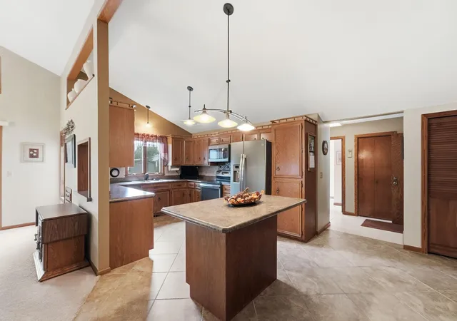 Photo 4 of Sale Pending at 1777 Wildwood Rd, Saint Cloud, MN 56303 | MLS# 7130628 | Listing updated on 2026-09-22