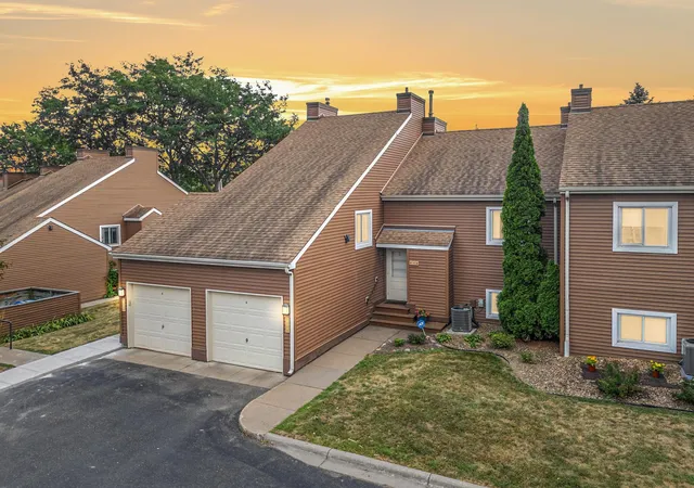 Photo 1 of Single family home for sale at 804 Seal St, Saint Paul, MN 55114 | MLS# 7130657 | Listing updated on 2026-09-14