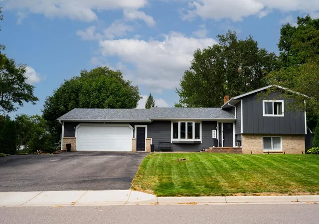 Photo 1 of Single family home for sale at 805 13th Street N, Sauk Rapids, MN 56379 | MLS# 7130770 | Listing updated on 2026-10-09