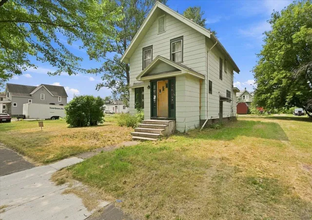 Photo 2 of Single family home for sale at 405 N 58th Avenue W, Duluth, MN 55807 | MLS# 7130875 | Listing updated on 2026-09-11