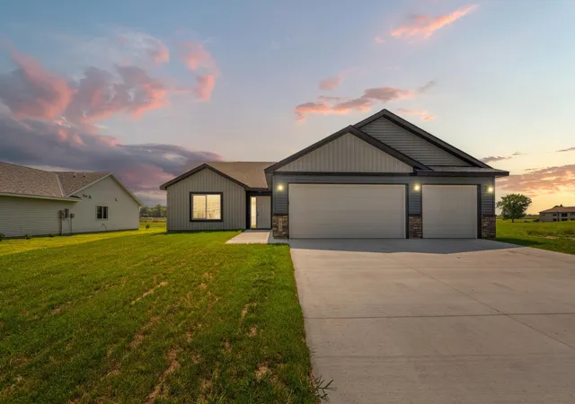 Photo 2 of Sale Pending at 812 Pond View Dr, Arlington, MN 55307 | MLS# 7130933 | Listing updated on 2026-09-14