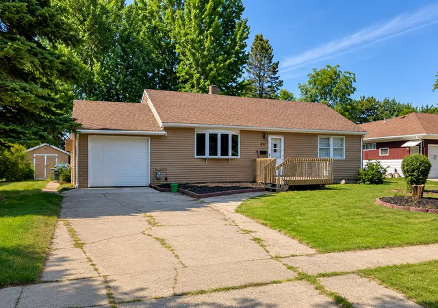 Photo 1 of Sale Pending at 847 3rd St N, Wahpeton, ND 58075 | MLS# 7131119 | Listing updated on 2026-10-01