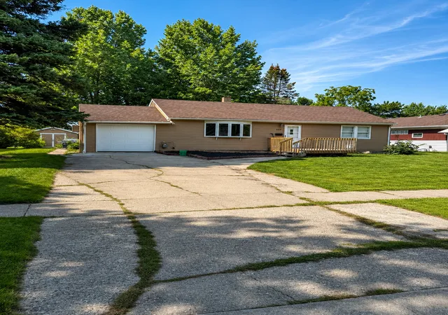 Photo 2 of Sale Pending at 847 3rd St N, Wahpeton, ND 58075 | MLS# 7131119 | Listing updated on 2026-10-01