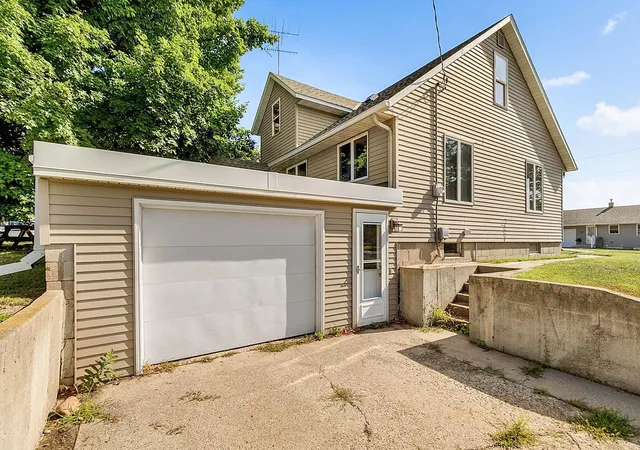 Photo 2 of Single family home for sale at 201 1st St, Albany, MN 56307 | MLS# 7131242 | Listing updated on 2026-09-29