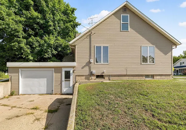 Photo 3 of Single family home for sale at 201 1st St, Albany, MN 56307 | MLS# 7131242 | Listing updated on 2026-09-29