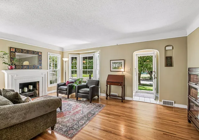 Photo 3 of Sale Pending at 2721 Kipling Ave S, Minneapolis, MN 55416 | MLS# 7131265 | Listing updated on 2026-10-01